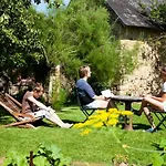 Charme Du Xviie Avec Grand Terrain Clos, Dependances Restaurees, Jardin, Garage Ferme Et Equipements Divers - Fr-1-410-157 * Berfay