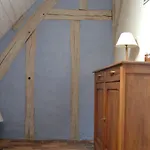 Dom wakacyjny Charme Du Xviie Avec Grand Terrain Clos, Dependances Restaurees, Jardin, Garage Ferme Et Equipements Divers - Fr-1-410-157 *