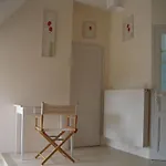 Dom wakacyjny Charme Du Xviie Avec Grand Terrain Clos, Dependances Restaurees, Jardin, Garage Ferme Et Equipements Divers - Fr-1-410-157 *