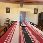 Dom wakacyjny Charme Du Xviie Avec Grand Terrain Clos, Dependances Restaurees, Jardin, Garage Ferme Et Equipements Divers - Fr-1-410-157