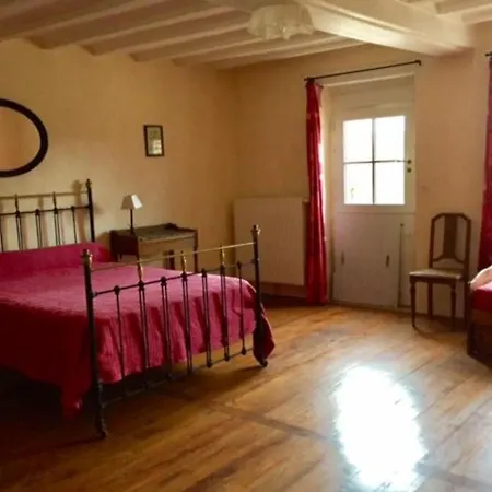 Charme Du Xviie Avec Grand Terrain Clos, Dependances Restaurees, Jardin, Garage Ferme Et Equipements Divers - Fr-1-410-157 *