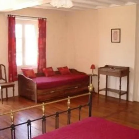 Charme Du Xviie Avec Grand Terrain Clos, Dependances Restaurees, Jardin, Garage Ferme Et Equipements Divers - Fr-1-410-157