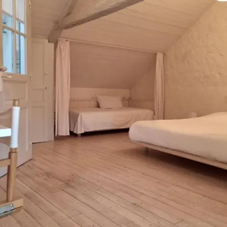 Charme Du Xviie Avec Grand Terrain Clos, Dependances Restaurees, Jardin, Garage Ferme Et Equipements Divers - Fr-1-410-157 Berfay