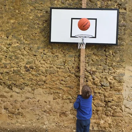 Charme Du Xviie Avec Grand Terrain Clos, Dependances Restaurees, Jardin, Garage Ferme Et Equipements Divers - Fr-1-410-157