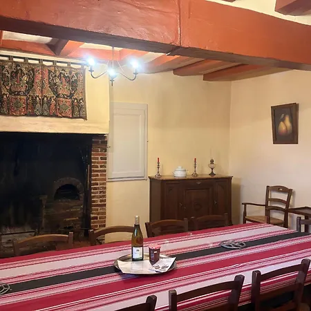 Charme Du Xviie Avec Grand Terrain Clos, Dependances Restaurees, Jardin, Garage Ferme Et Equipements Divers - Fr-1-410-157 *