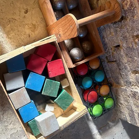 Charme Du Xviie Avec Grand Terrain Clos, Dépendances Restaurées, Jardin, Garage Fermé Et équipements Divers - Fr-1-410-157 Сasa de vacaciones *