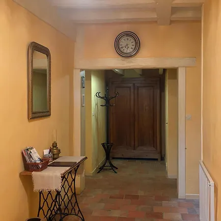 Дом отдыха Charme Du Xviie Avec Grand Terrain Clos, Dependances Restaurees, Jardin, Garage Ferme Et Equipements Divers - Fr-1-410-157 *