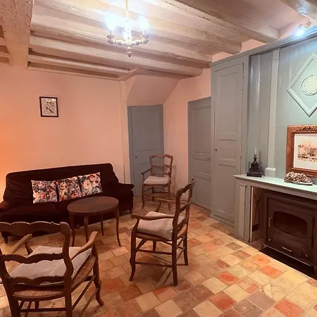 Charme Du Xviie Avec Grand Terrain Clos, Dependances Restaurees, Jardin, Garage Ferme Et Equipements Divers - Fr-1-410-157 Nyaraló *
