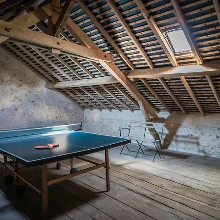Charme Du Xviie Avec Grand Terrain Clos, Dependances Restaurees, Jardin, Garage Ferme Et Equipements Divers - Fr-1-410-157 *