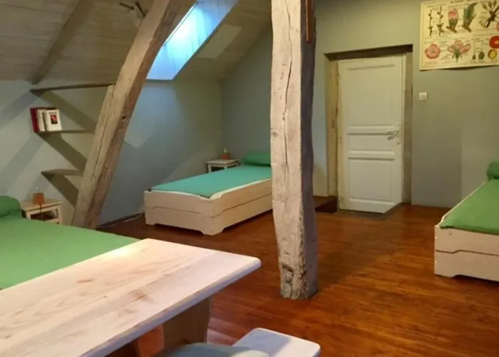 Charme Du Xviie Avec Grand Terrain Clos, Dépendances Restaurées, Jardin, Garage Fermé Et équipements Divers - Fr-1-410-157 Сasa de vacaciones *