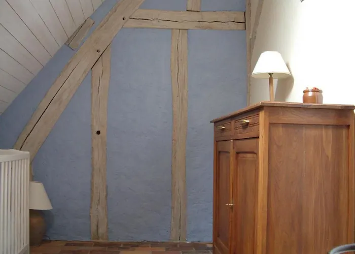 Сasa de vacaciones Charme Du Xviie Avec Grand Terrain Clos, Dépendances Restaurées, Jardin, Garage Fermé Et équipements Divers - Fr-1-410-157 *