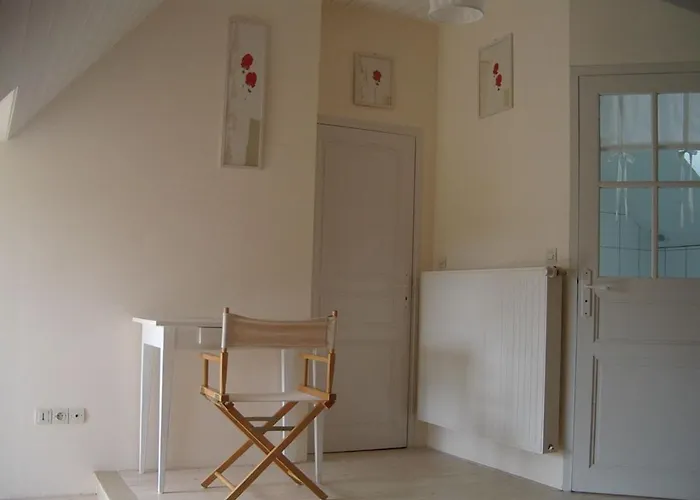 Сasa de vacaciones Charme Du Xviie Avec Grand Terrain Clos, Dépendances Restaurées, Jardin, Garage Fermé Et équipements Divers - Fr-1-410-157 *