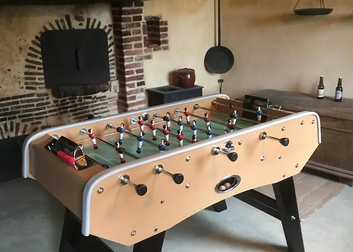 Charme Du Xviie Avec Grand Terrain Clos, Dépendances Restaurées, Jardin, Garage Fermé Et équipements Divers - Fr-1-410-157