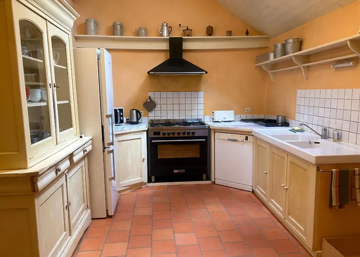 Charme Du Xviie Avec Grand Terrain Clos, Dépendances Restaurées, Jardin, Garage Fermé Et équipements Divers - Fr-1-410-157 Сasa de vacaciones Berfay