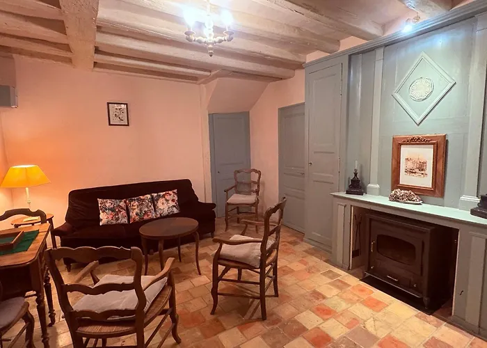 Charme Du Xviie Avec Grand Terrain Clos, Dépendances Restaurées, Jardin, Garage Fermé Et équipements Divers - Fr-1-410-157 Сasa de vacaciones *