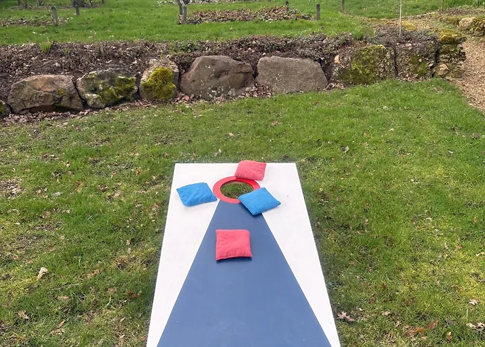 Charme Du Xviie Avec Grand Terrain Clos, Dépendances Restaurées, Jardin, Garage Fermé Et équipements Divers - Fr-1-410-157 Berfay